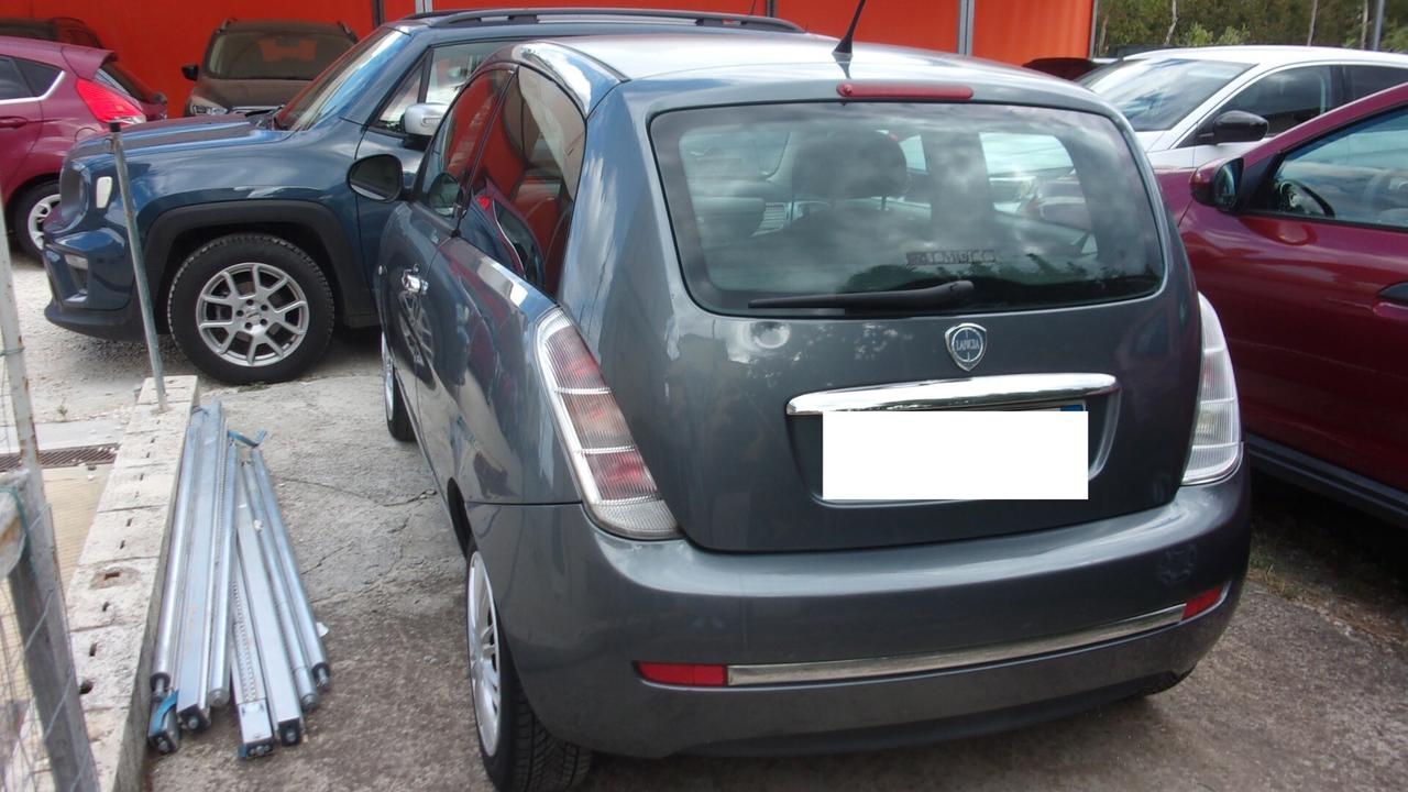 Lancia Ypsilon 1.2 69 CV Unyca