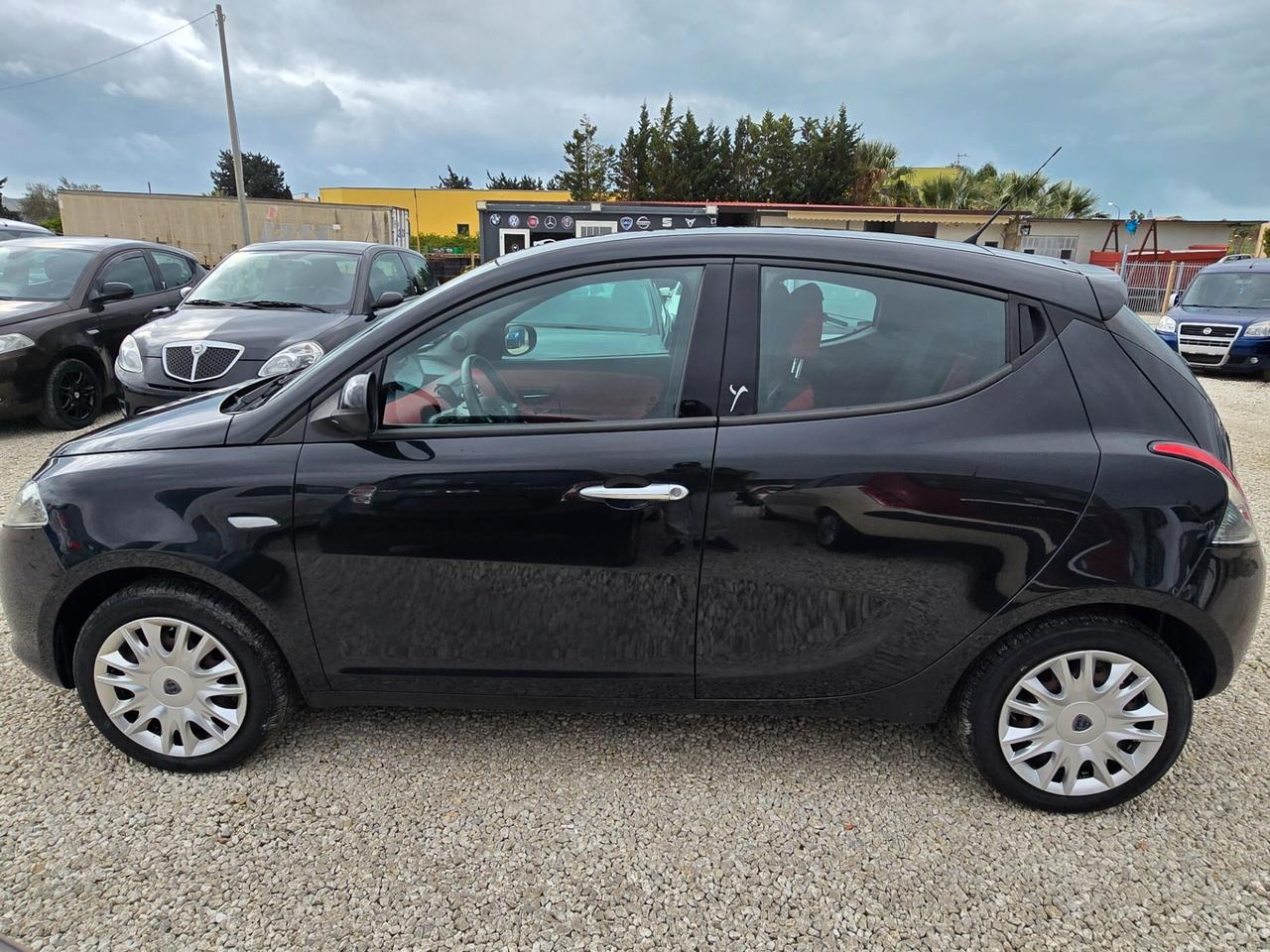Lancia Ypsilon 1.2 69 CV 5 porte S&S Gold