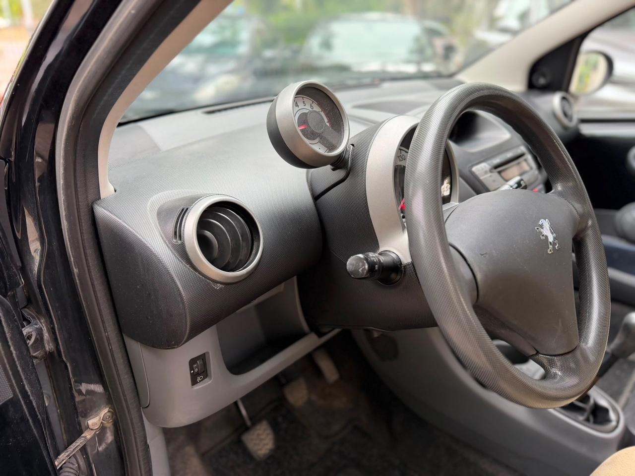 Peugeot 107 1.0 68CV 3p. Plaisir