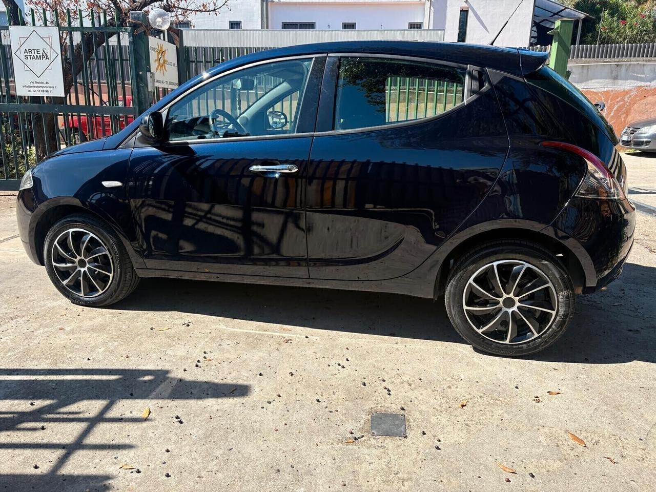 Lancia Ypsilon 1.2 69 CV per neopatentati