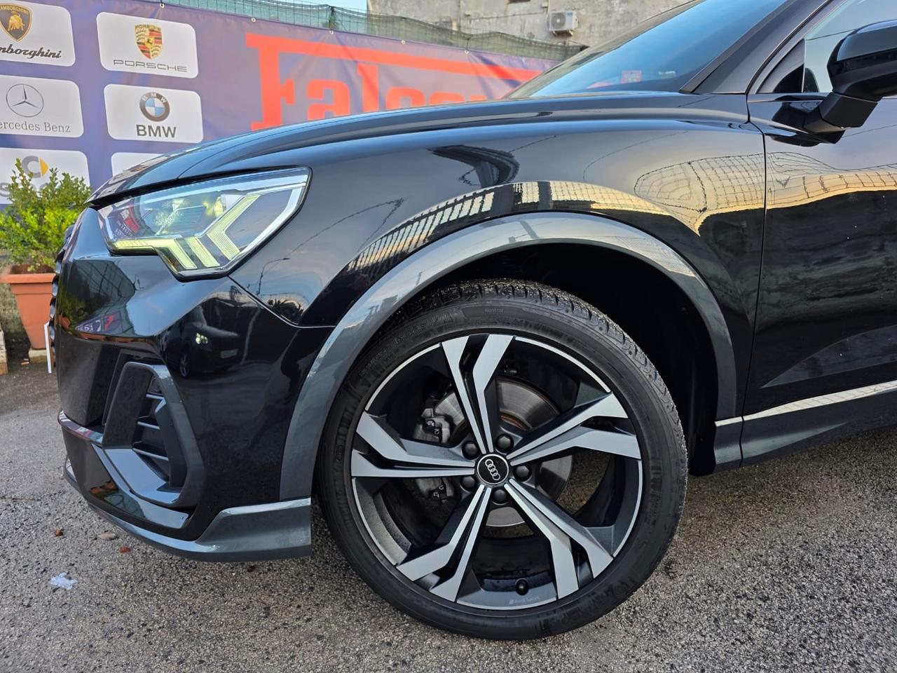 Audi Q3 35 TDI S tronic Identity Black