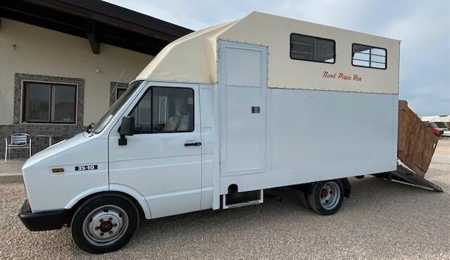 Fiat daily trasporto cavalli 2 posti PATENTE B