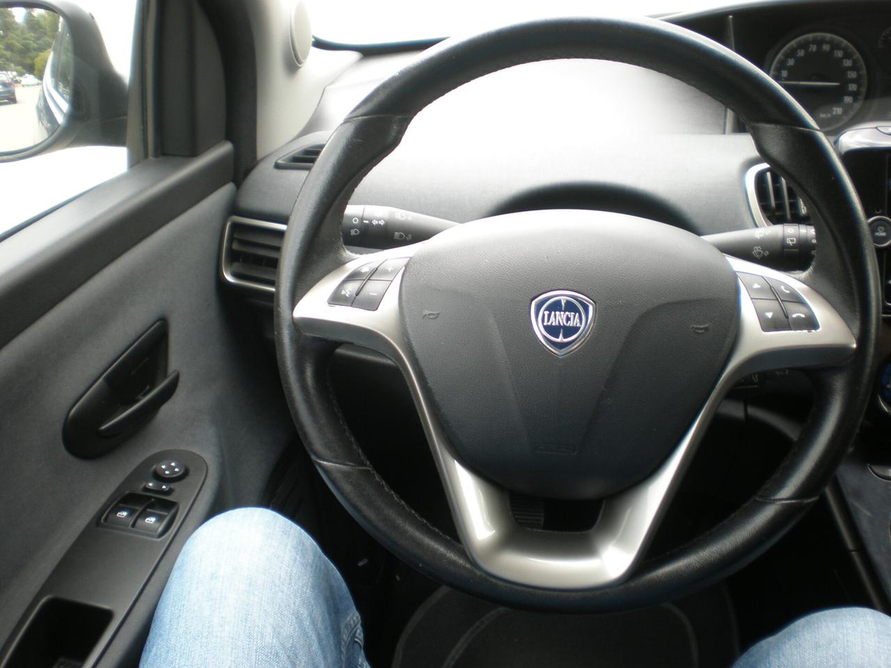 Lancia Ypsilon 1.0 ultimo restyling, full