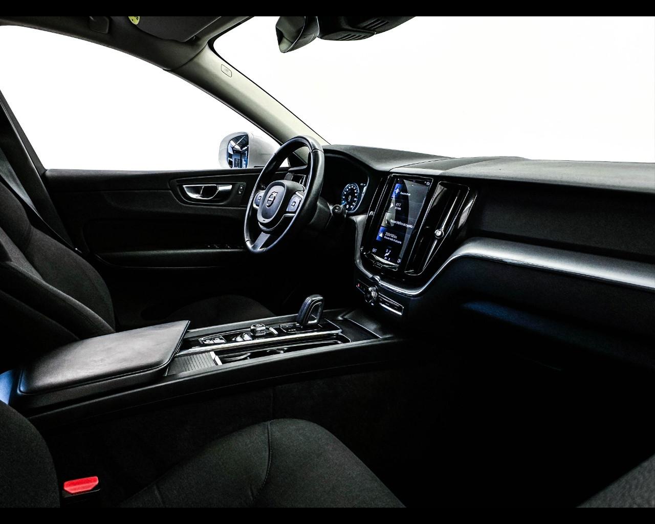 VOLVO XC60 B4 (d) AWD Geartronic Momentum Pro