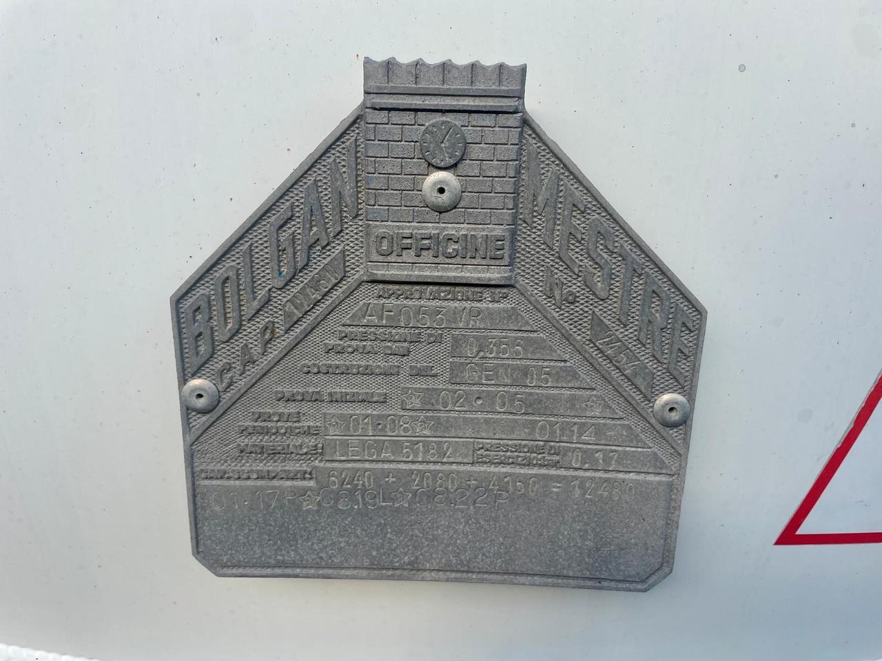 Volvo FL6-250 - CISTERNA TRASPORTO CARBURANTE CON POMPA CONTALITRI