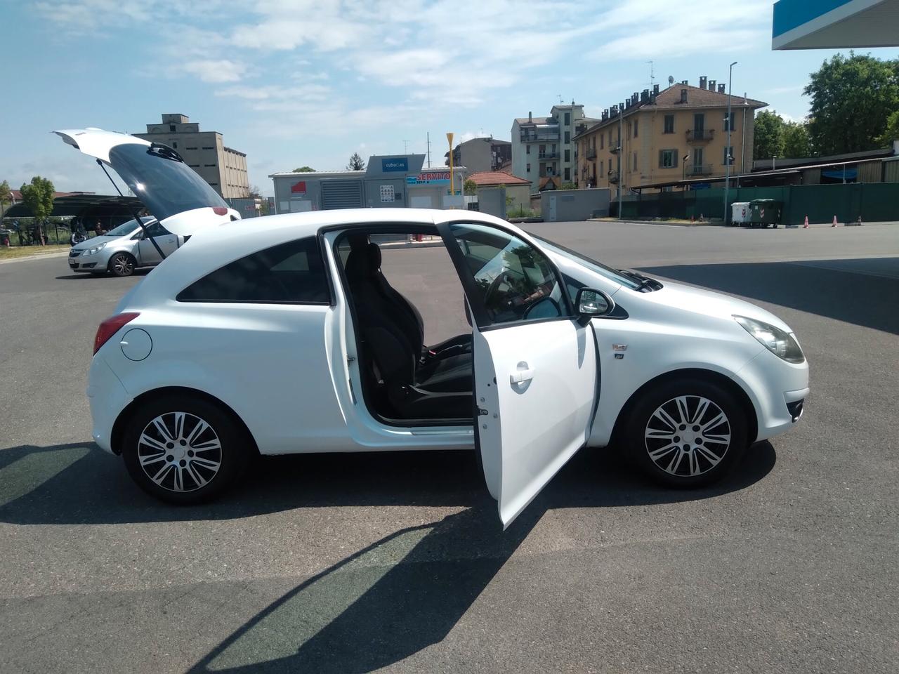 Opel Corsa 1.2 80CV 3 porte GPL-TECH Club x neopatentati