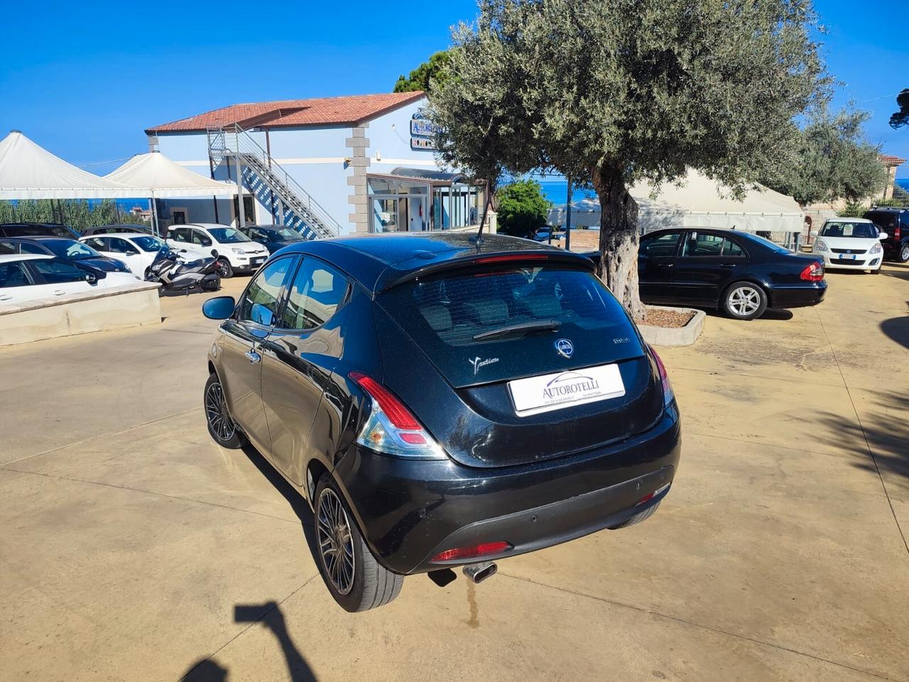 Lancia Ypsilon 1.0 FireFly 5 porte S&S Hybrid Gold