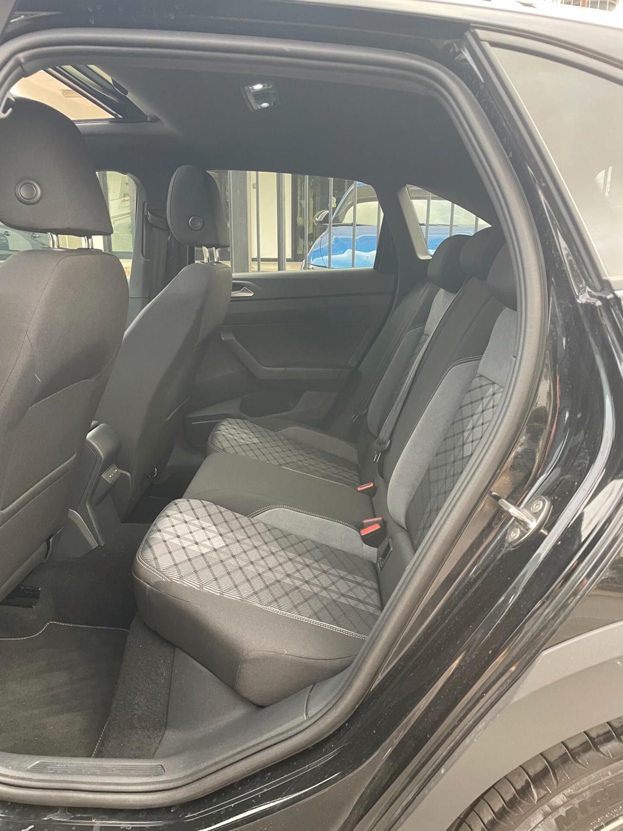 VOLKSWAGEN Taigo 1.0 TSI 115CV R-LINE