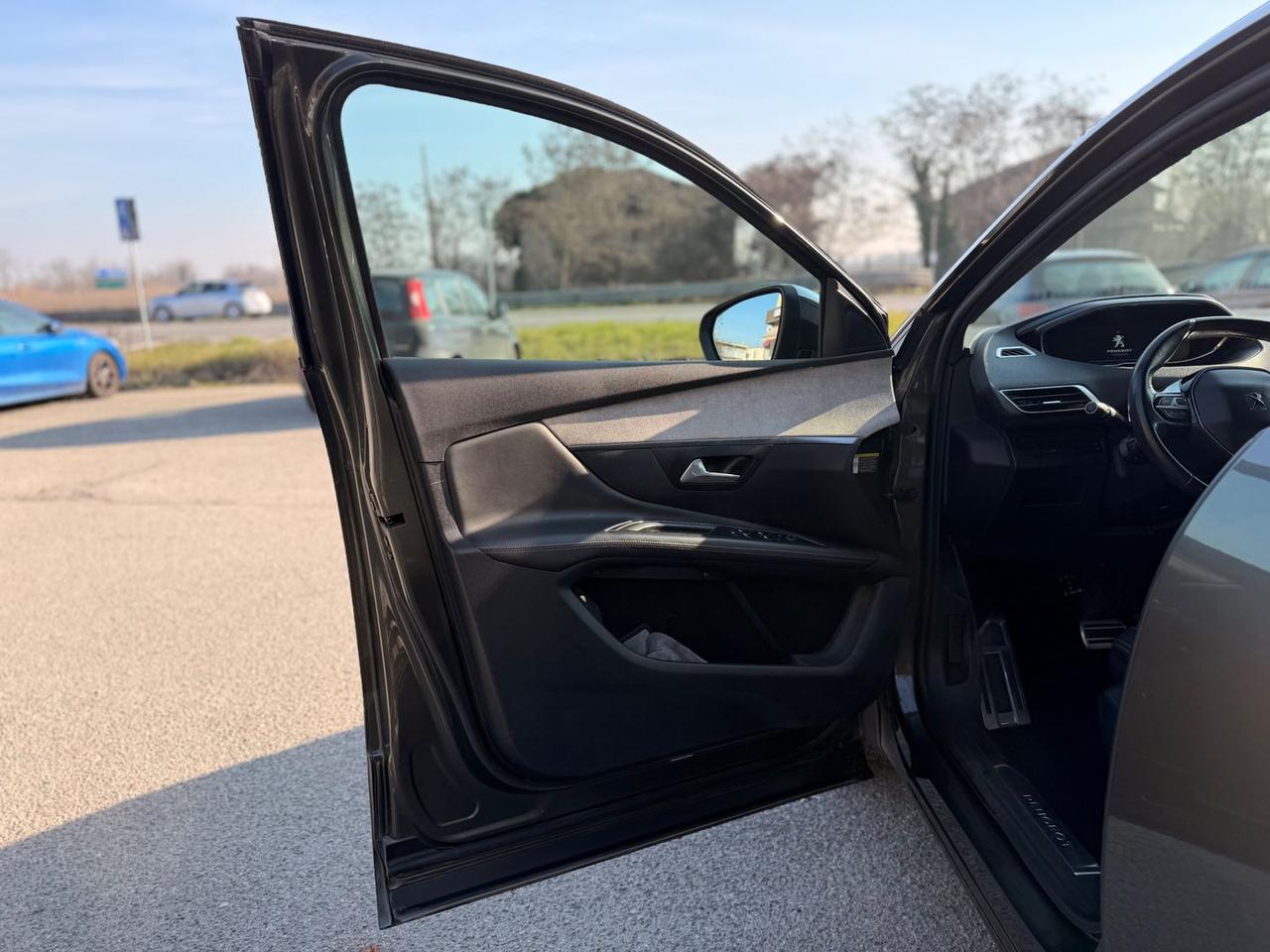 Peugeot 3008 GT 2.0 Blue HDI 180 GT B-COLOR #8587