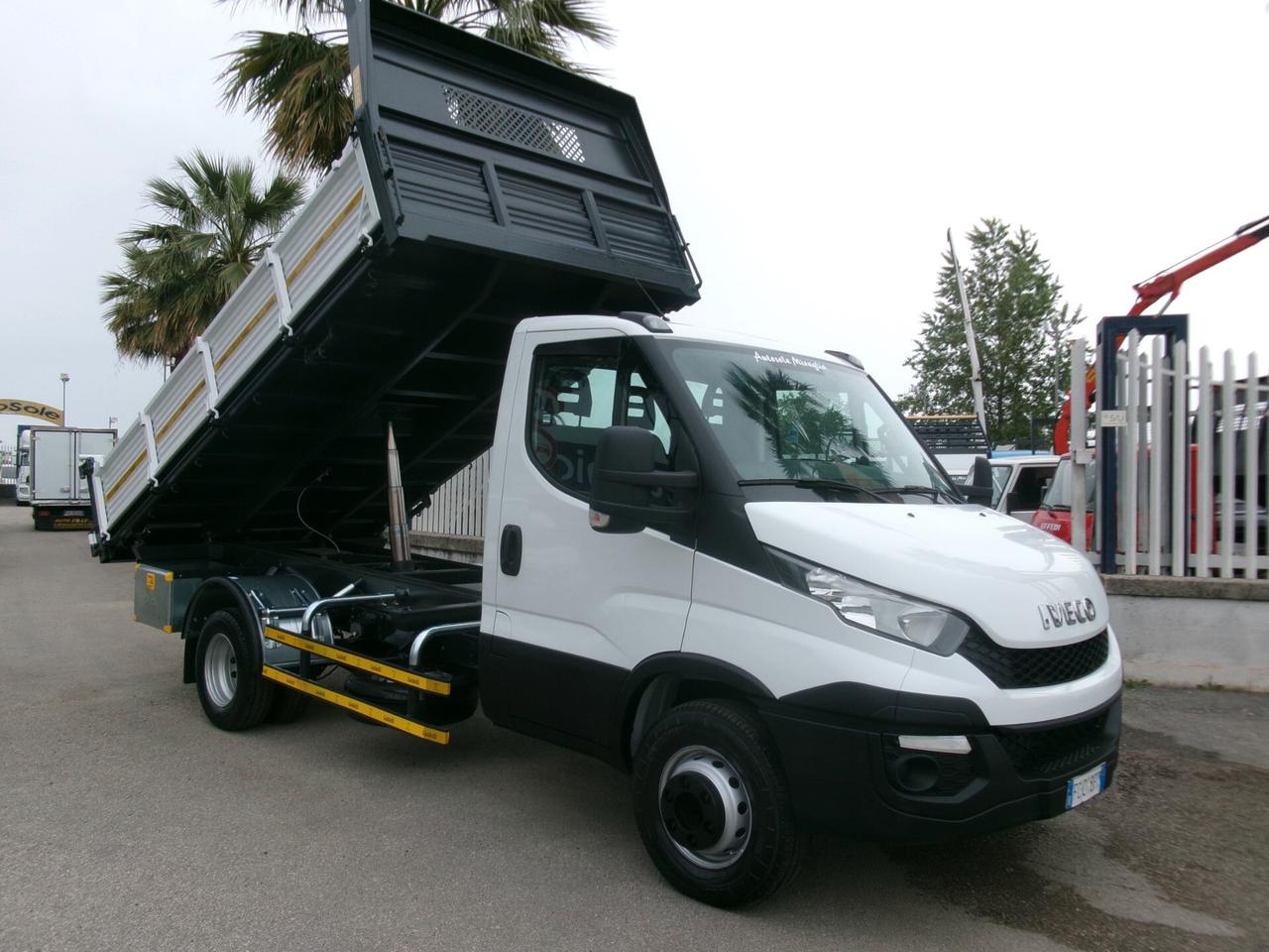 Iveco Daily 60C15 3000 150CV E5 RIBALTABILE TRILATERALE NUOVO PORTATA 27 QUINTALI