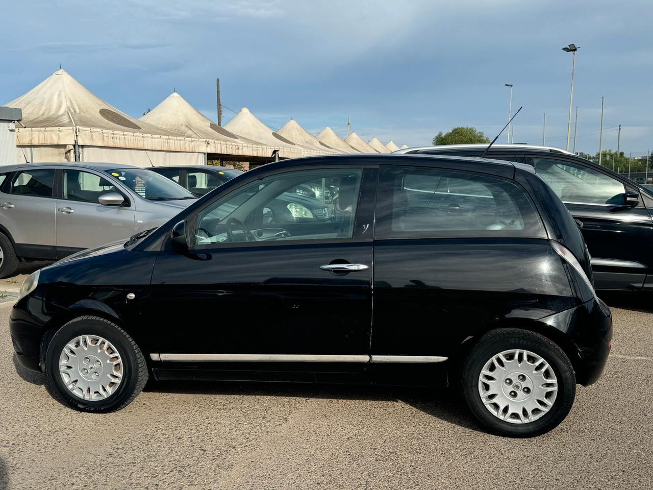 Lancia Ypsilon 1.2 69 CV Unyca - 2012