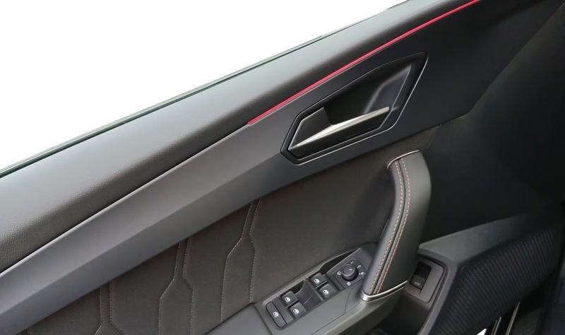 Cupra Leon Leon Sportstourer 1.5 Hybrid 150 CV DSG 18" Gancio Camera
