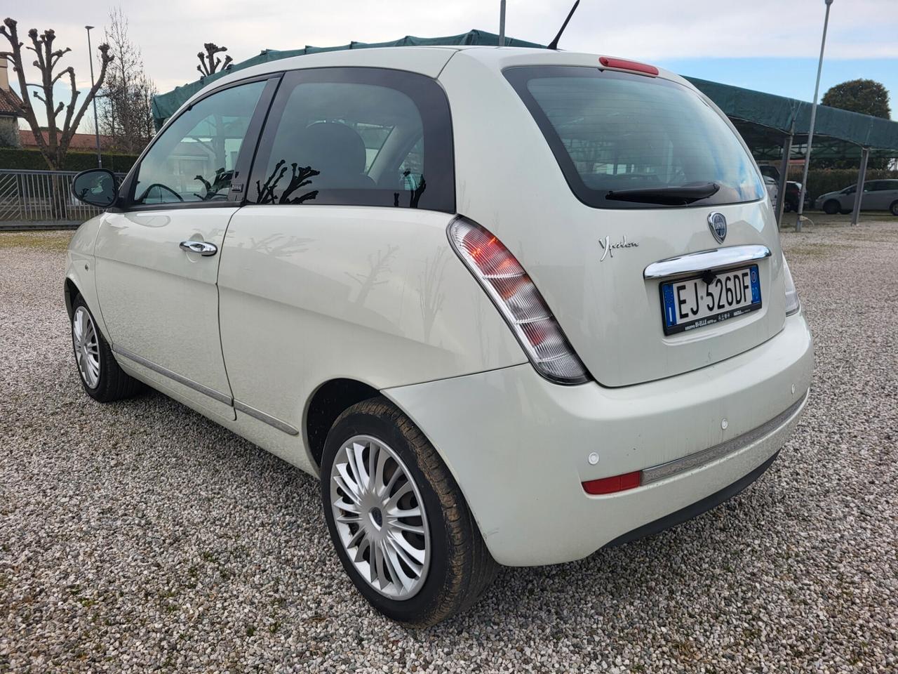 Lancia Ypsilon 1.3 MJT 75 CV Diva