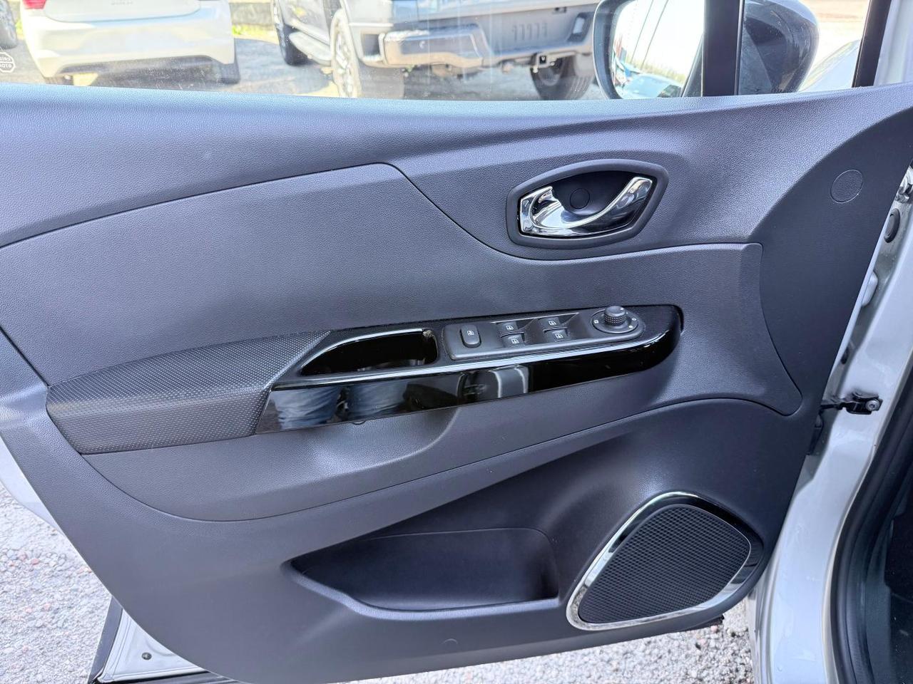 Renault Captur 0.9 tce Intens (energy r-link) 90cv E6