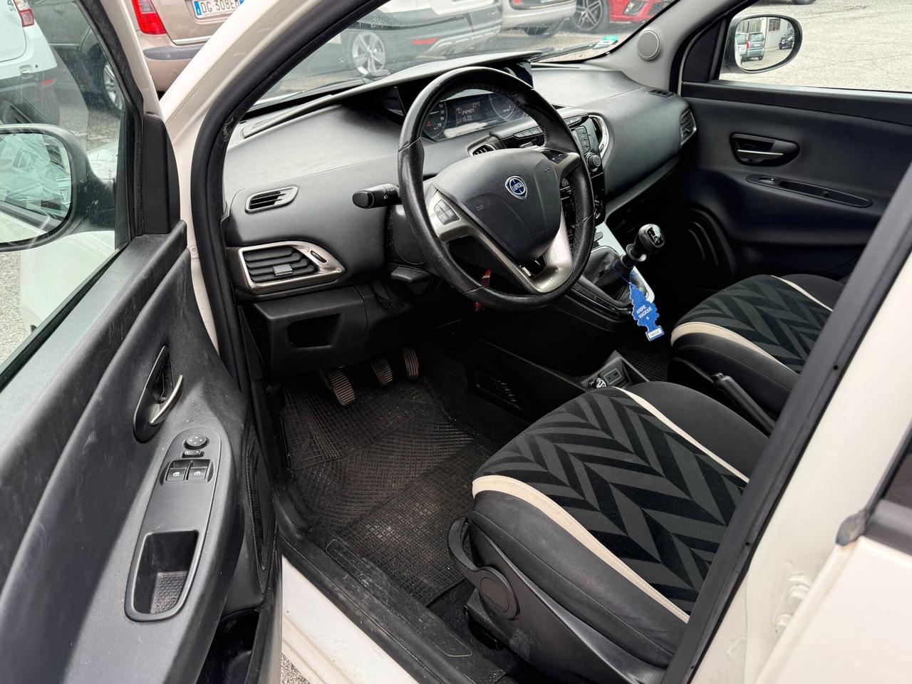 Lancia Ypsilon 0.9 TwinAir 85 CV 5 porte Metano Ecochic Gold