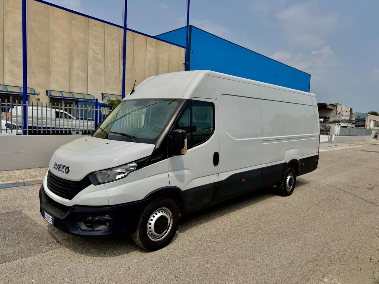 Iveco Daily- 2023 Cambio Automatico