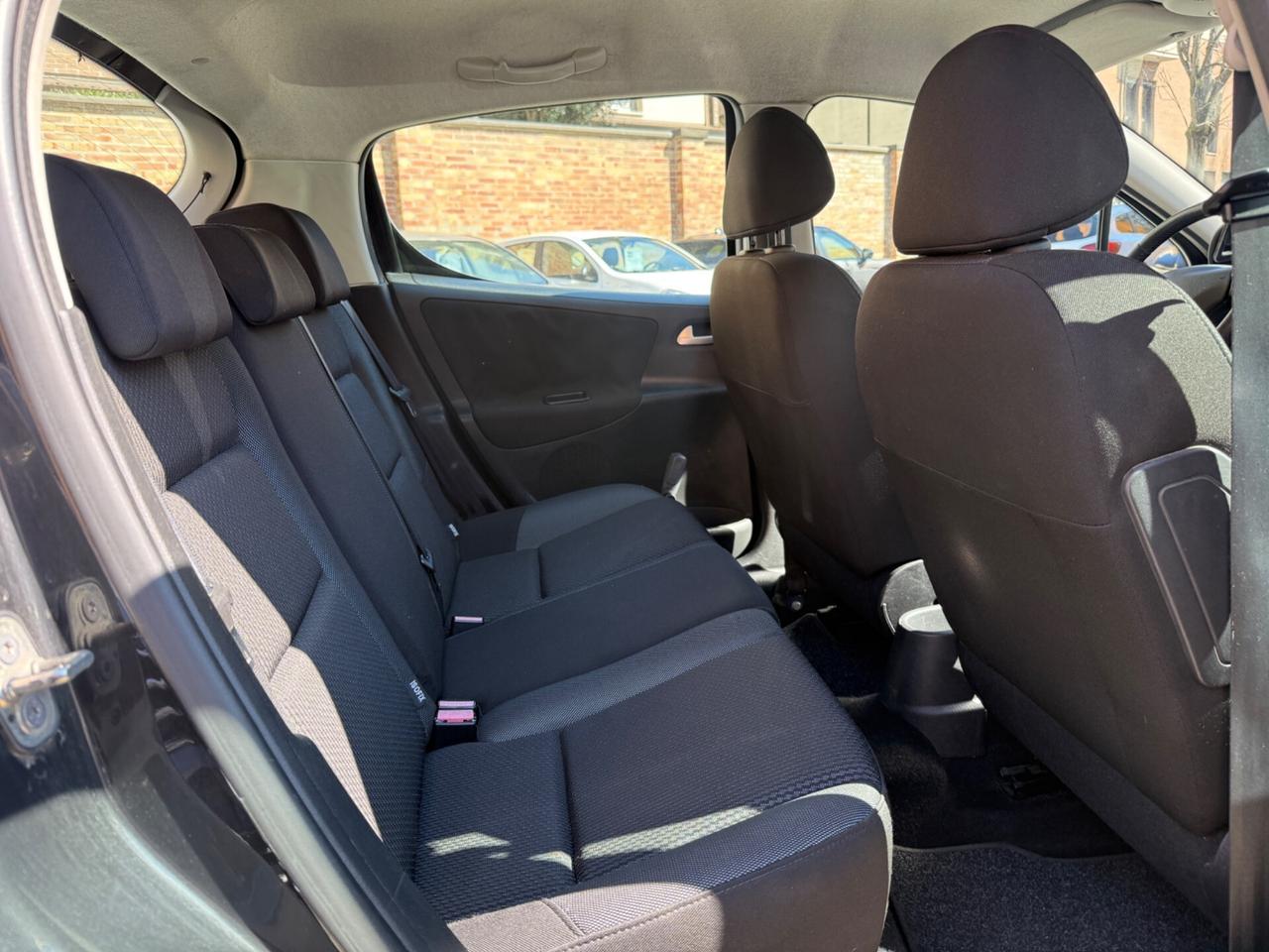 Peugeot 207 1.4 HDi 70CV 5p. Neopatentati
