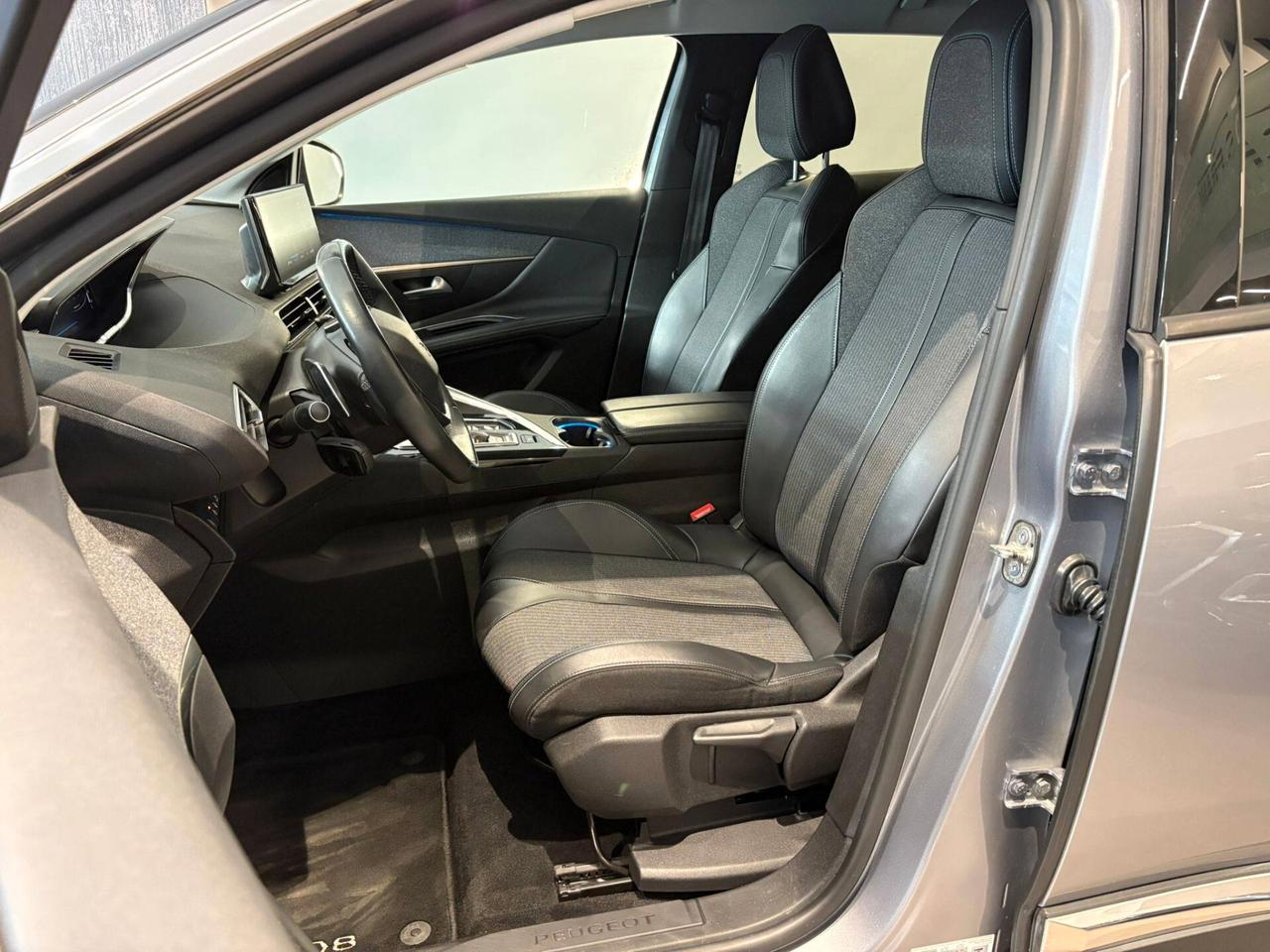 Peugeot 3008 .5 EAT8 Allure 130cv - 2021