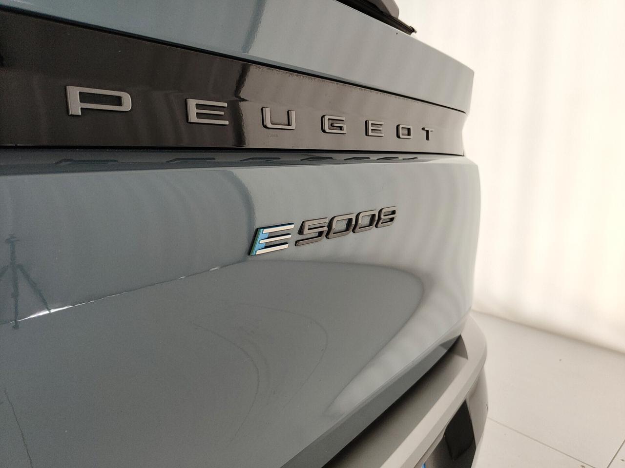 Peugeot 5008 motore elettrico (73kWh) 210 CV GT