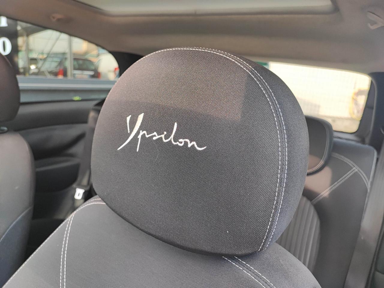 Lancia Ypsilon 1.4 16V MomoDesign