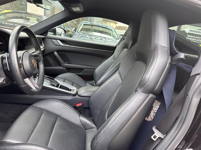 PORSCHE 911 Carrera 4S