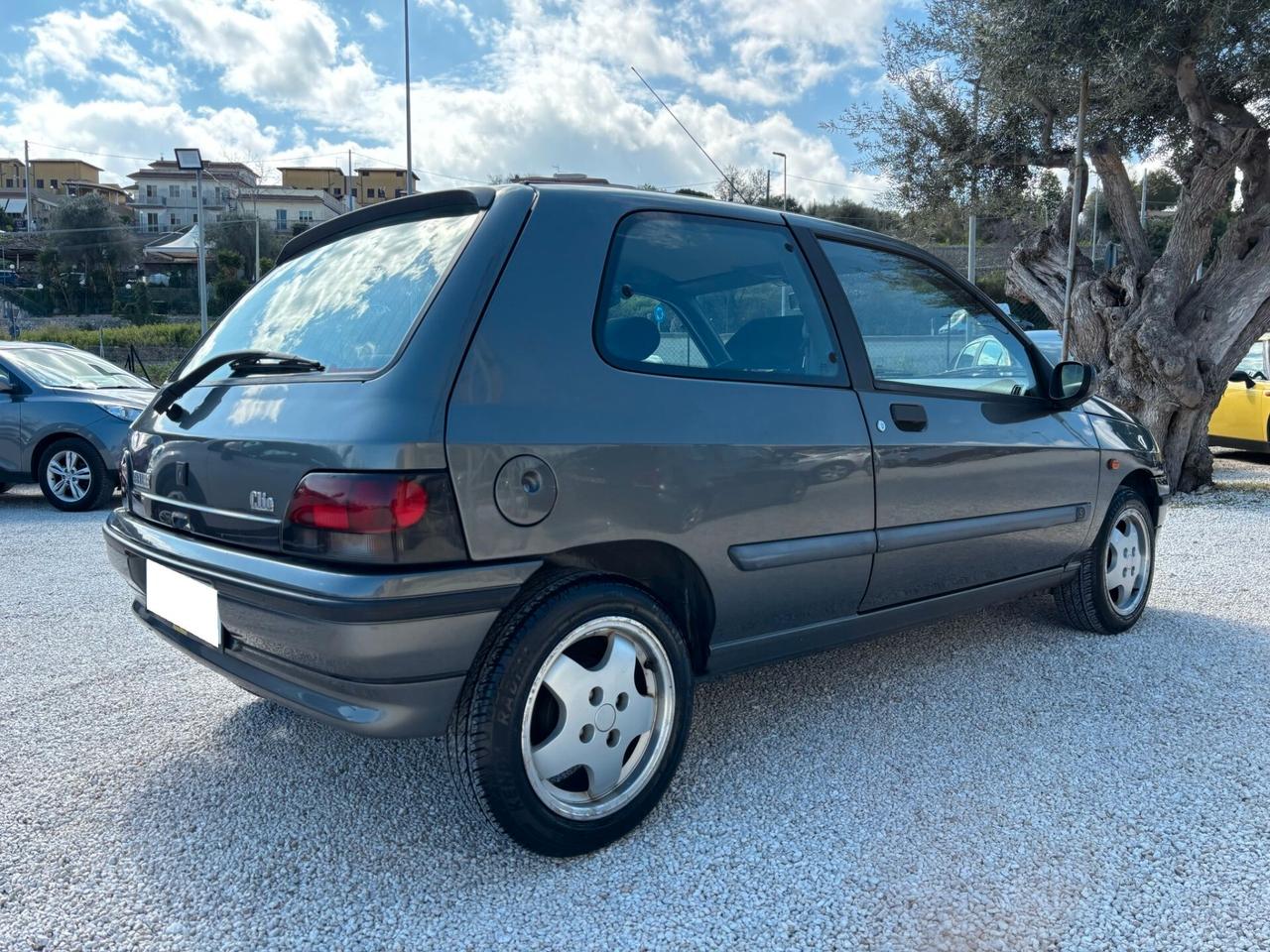 RENAULT CLIO 1.4 B - 1994