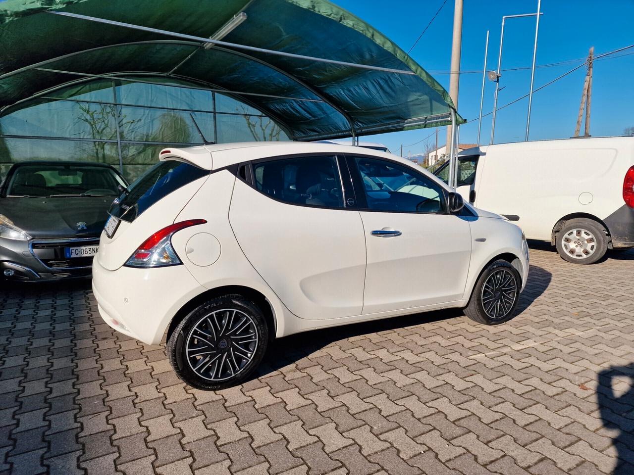 Lancia Ypsilon 1.0 5 porte Hybrid Gold