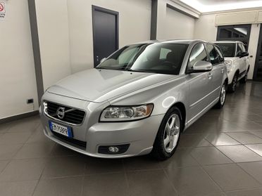 Volvo V50 D2 R-design