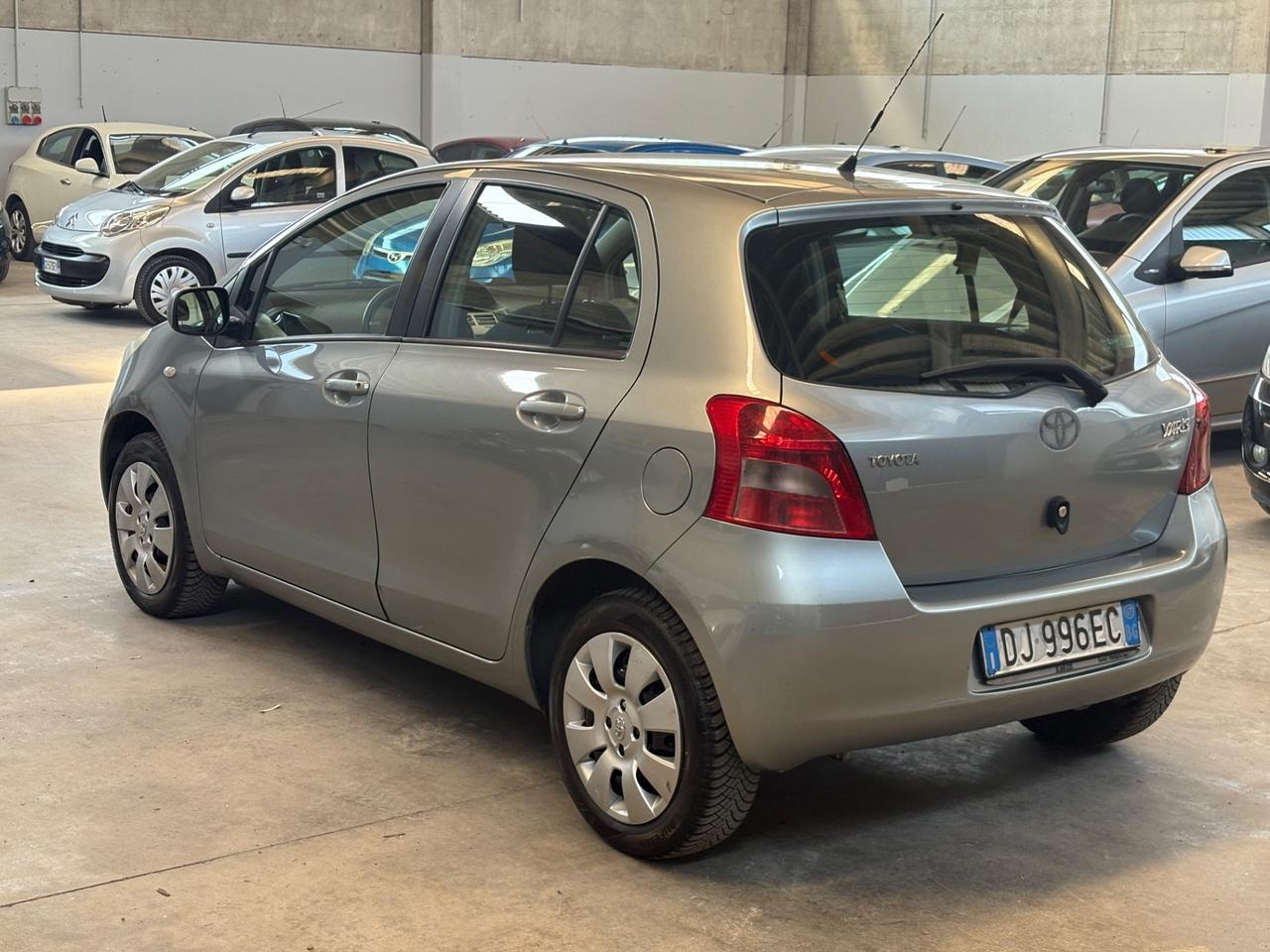 Toyota Yaris 1.0 5 porte Sol