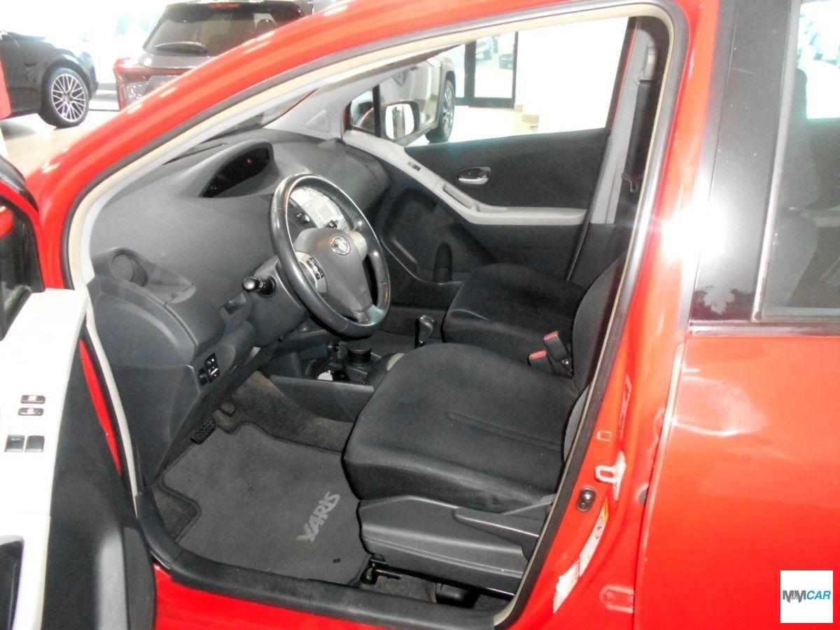 TOYOTA Yaris 1.3 5p. Sol AUTOMATICA