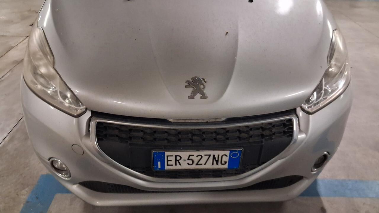 Peugeot 208 1.4 HDi 68 CV 5 porte Allure