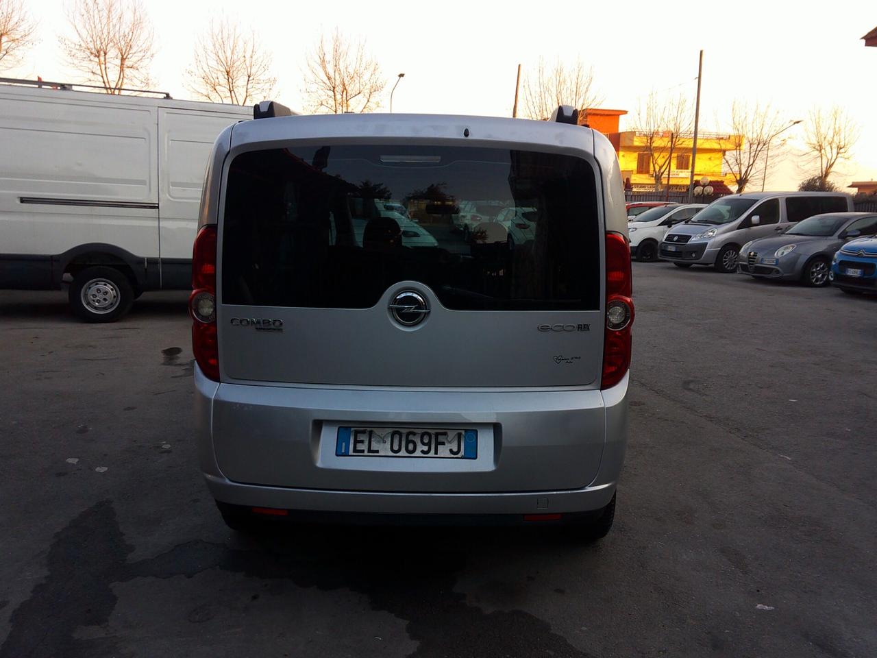 Opel Combo 1.6 CDTI 105CV AUTOVETTURA 12