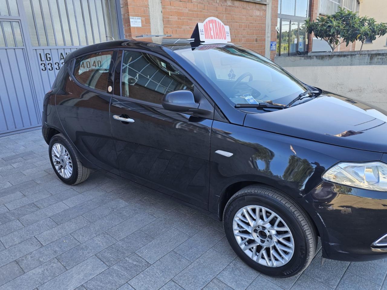 Lancia Ypsilon 0.9 TwinAir 85 CV 5 porte Metano Ecochic Gold
