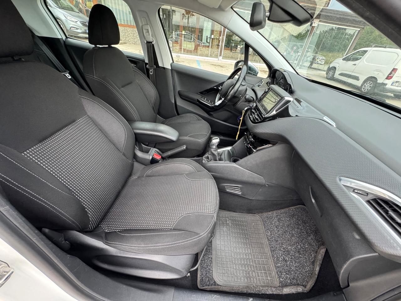 Peugeot 208 PureTech 82 5p. GPL Allure