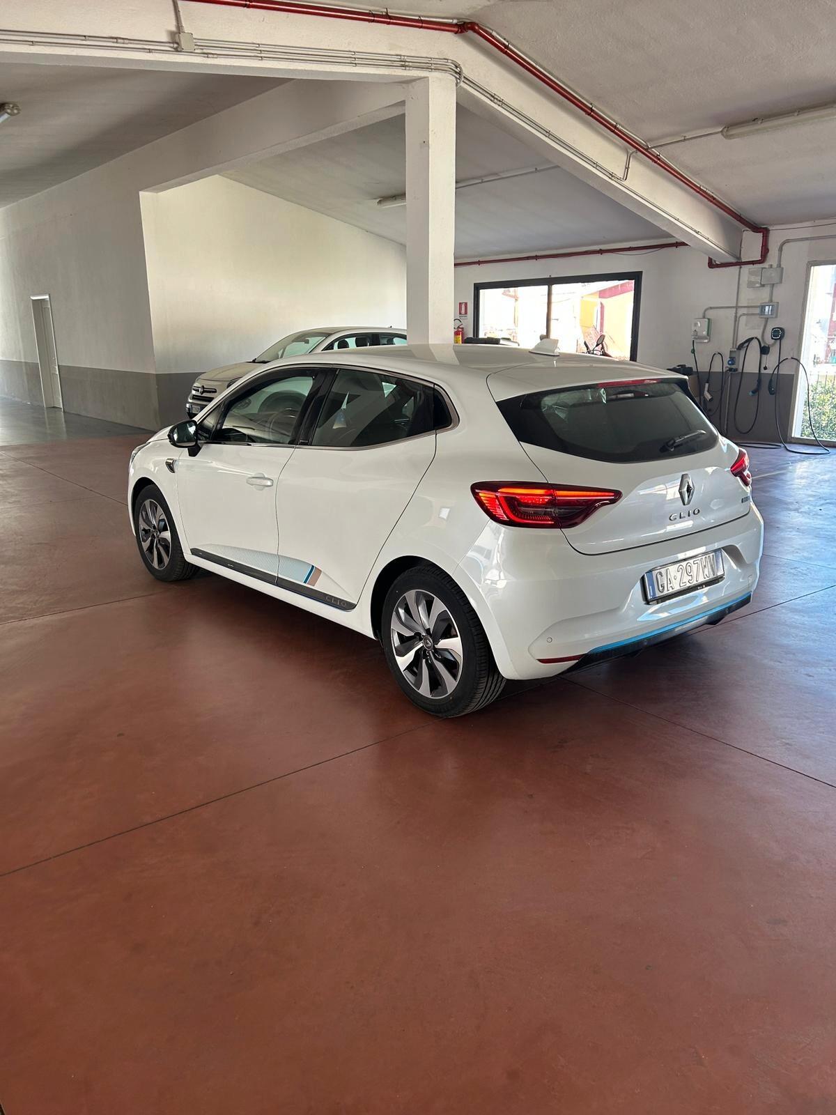 Renault Clio Full Hybrid E-Tech 140 CV 5 porte Initiale Paris