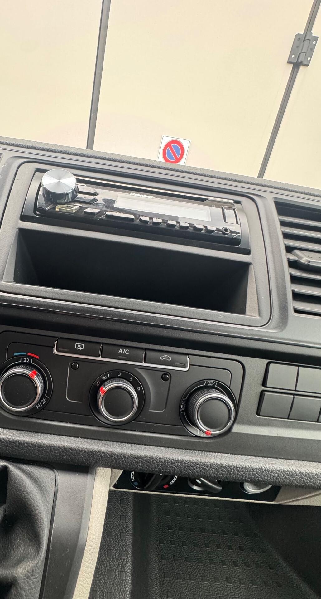 Volkswagen Transporter 2.0 TDI 9 posti