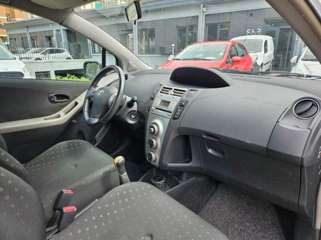 TOYOTA Yaris 1.0 5 porte