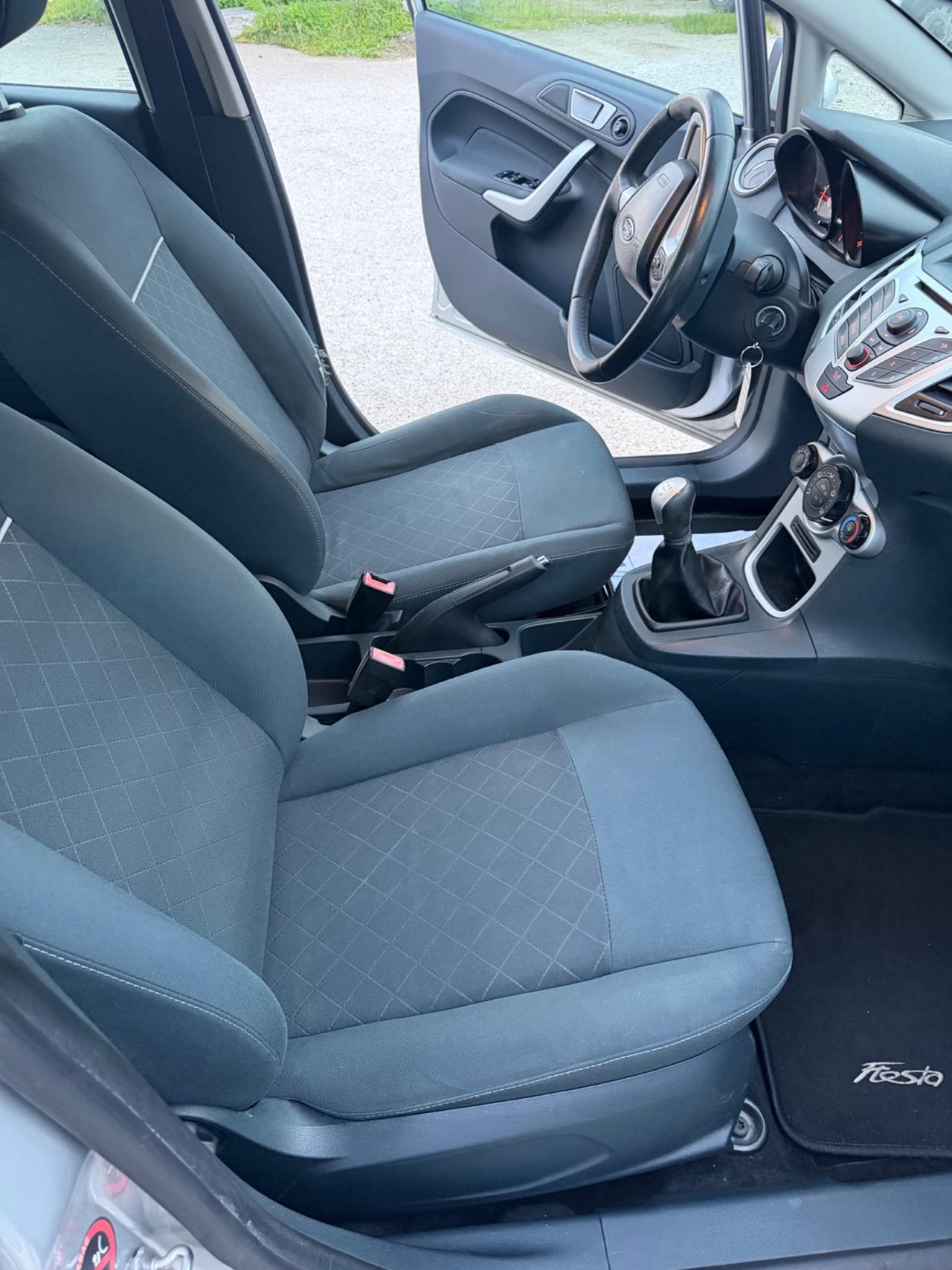 Ford Fiesta 1.4 TDCi 70CV 5 porte Titanium