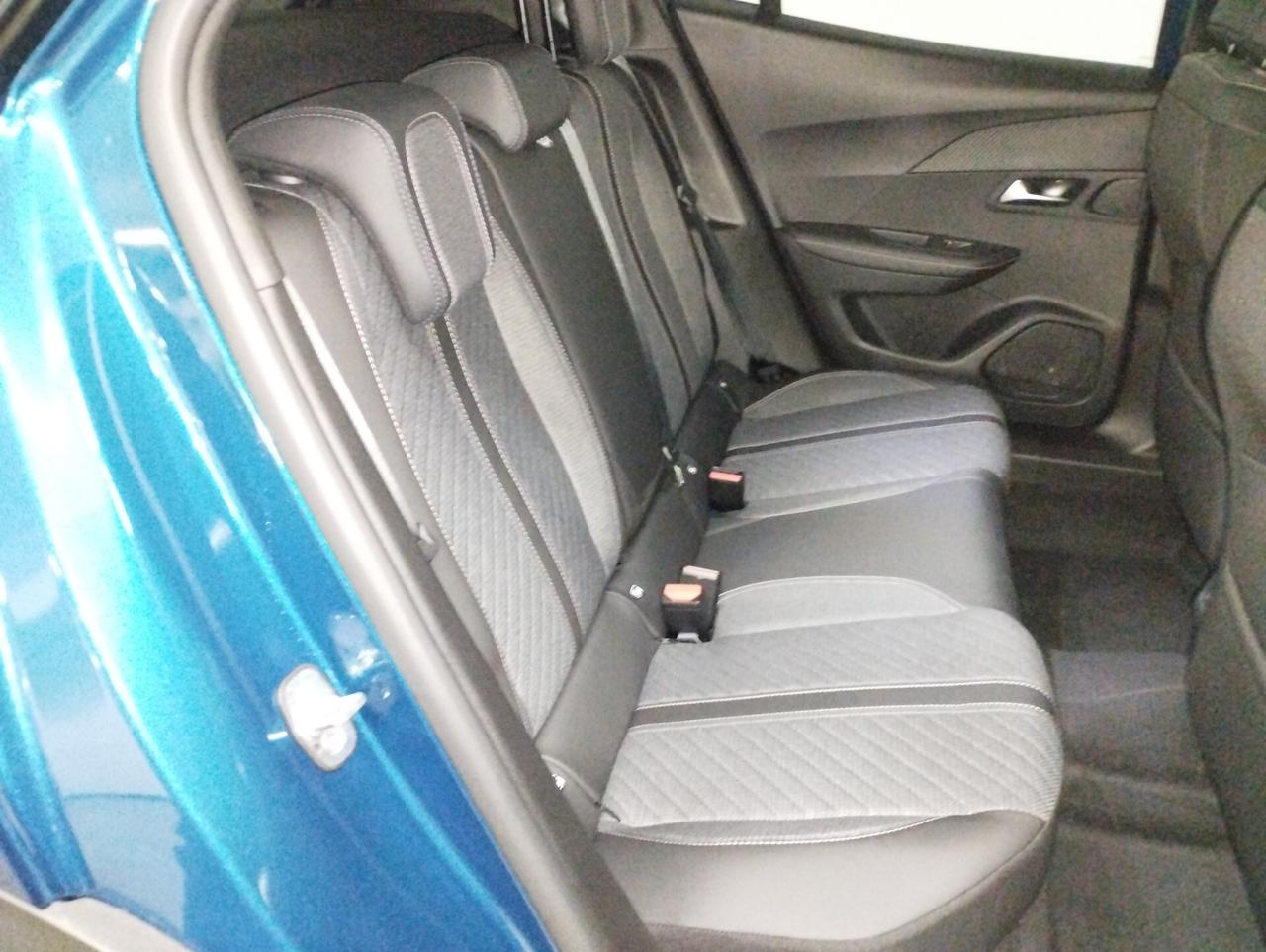 Peugeot 2008 PureTech 130 S&S EAT8 Allure