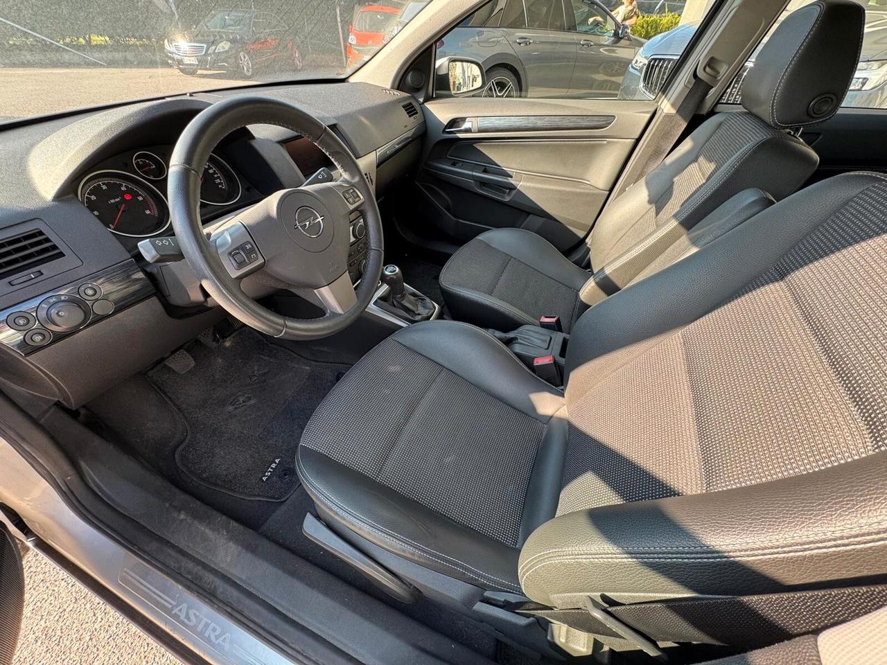 Opel Astra 1.9 16V CDTI 150CV 5 porte Cosmo