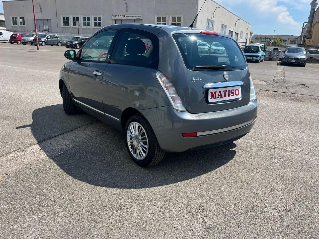 Lancia Ypsilon 1.3 MJT 75 CV Unyca