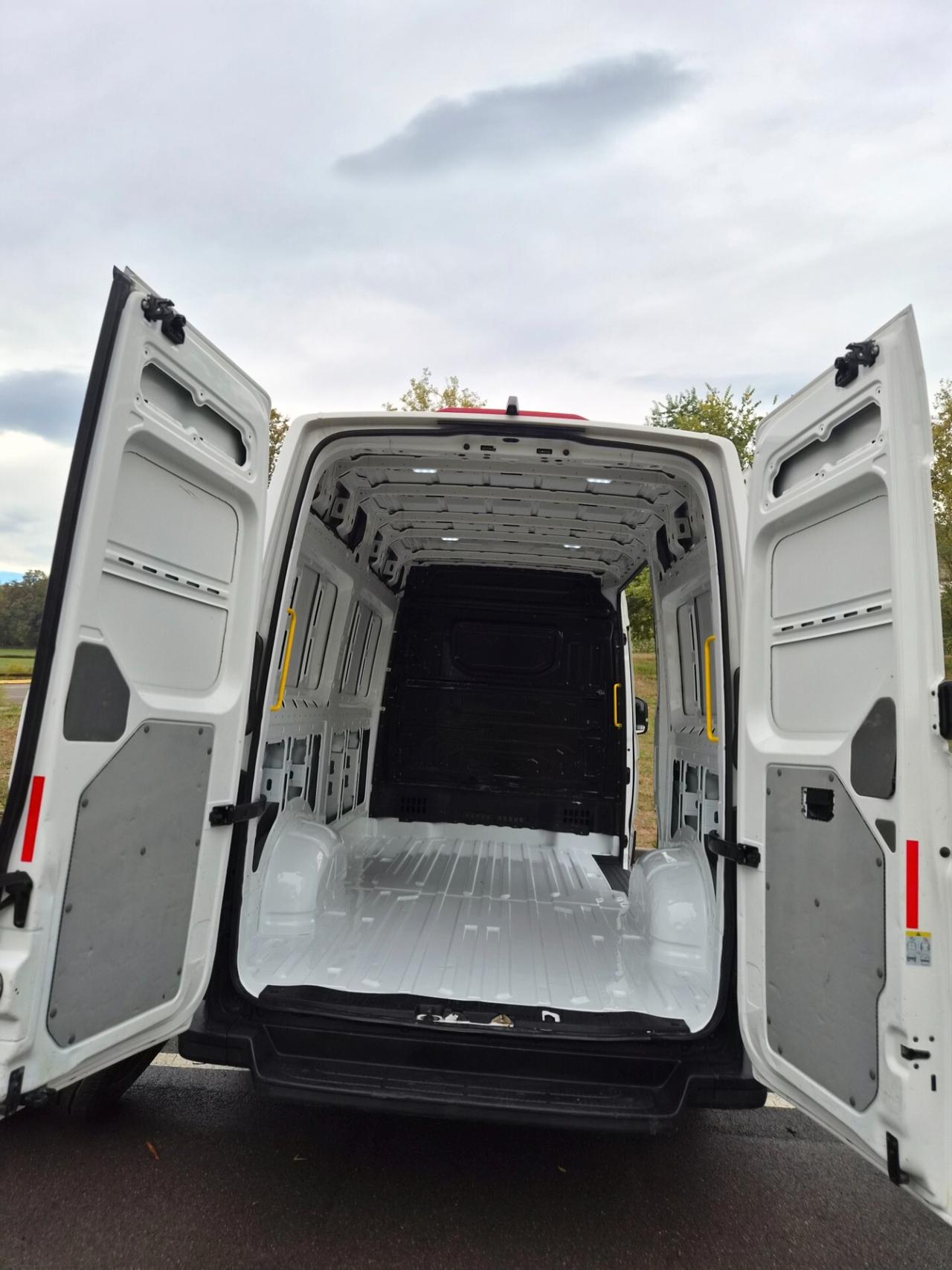 VOLKSWAGEN CRAFTER 2.0 TDI 140 CAVALLI