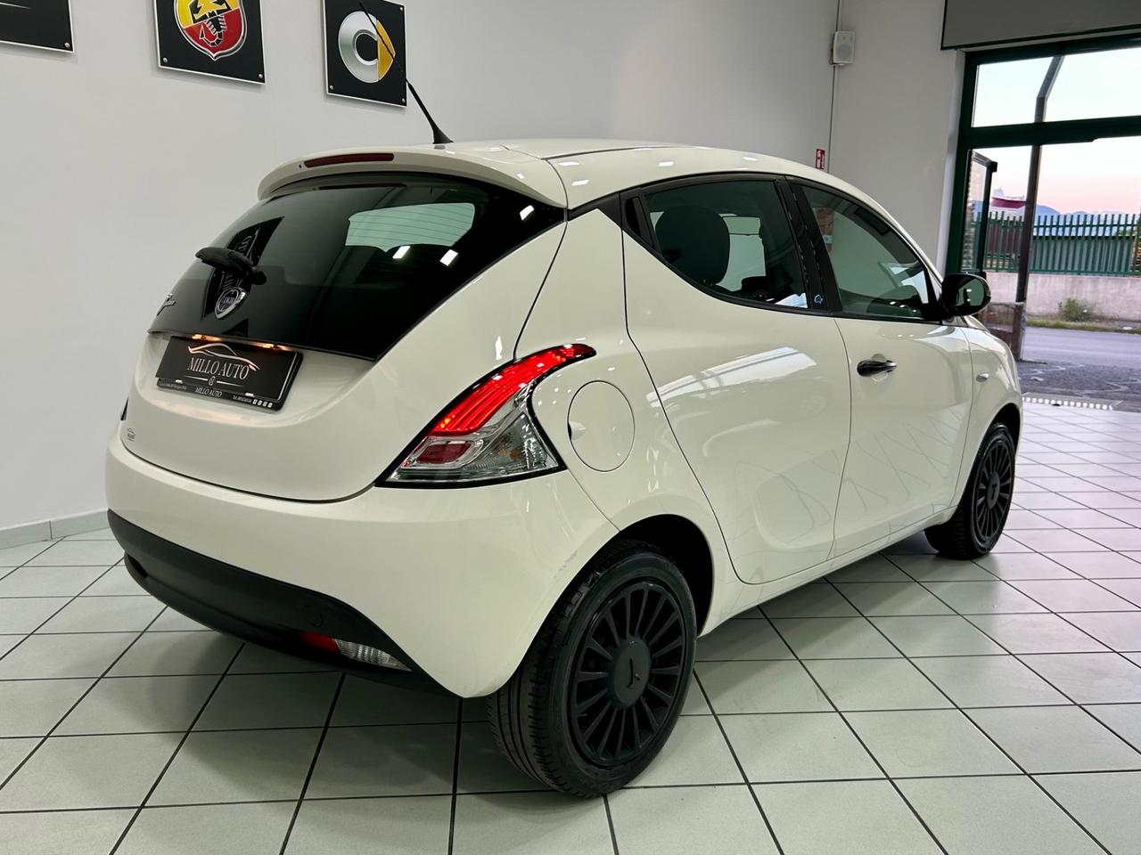 Lancia Ypsilon 1.2cc 69 CV 5 porte Gold