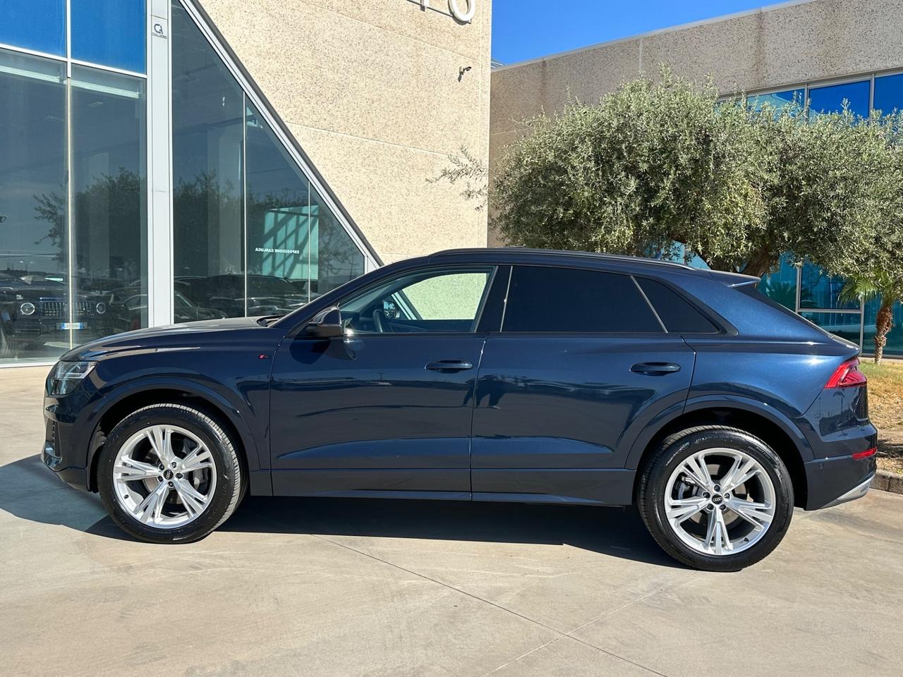 Audi Q8 45 tdi Sline possibilità noleggio no scoring