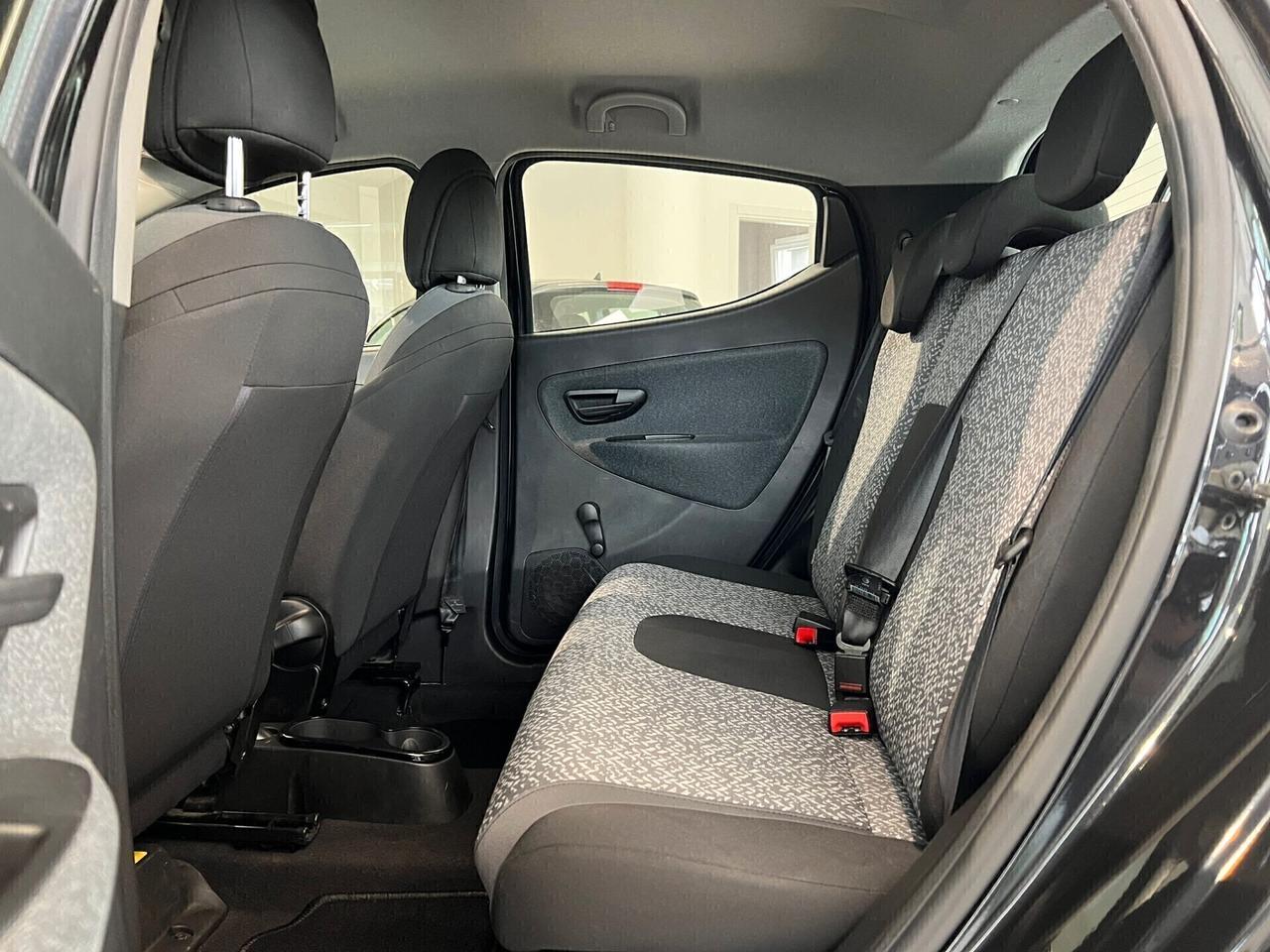 Lancia Ypsilon 1.0 FireFly 5 porte S&S Hybrid Silver