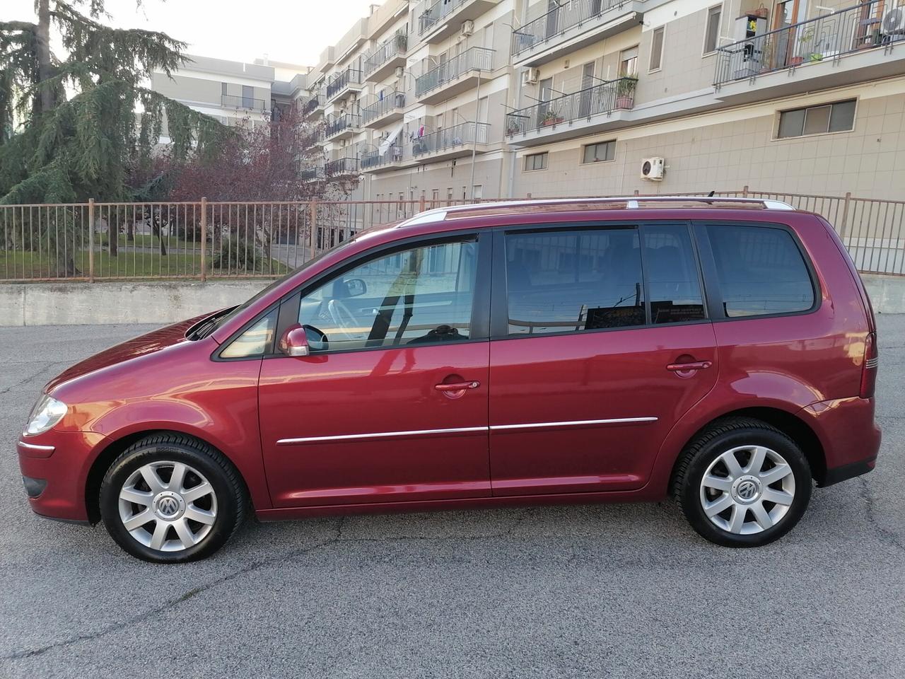 Volkswagen Touran 2.0 TDI HIGHLINE 7 POSTI 2009