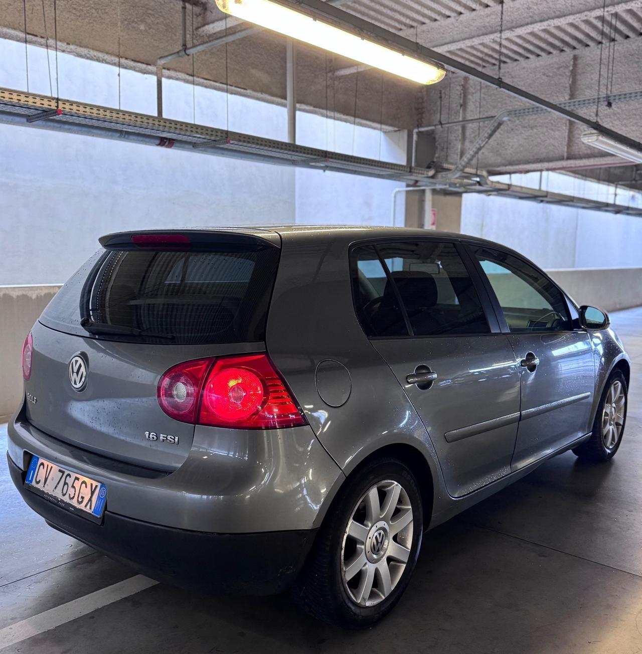 Volkswagen Golf 1.6 16V FSI 5p. Sportline
