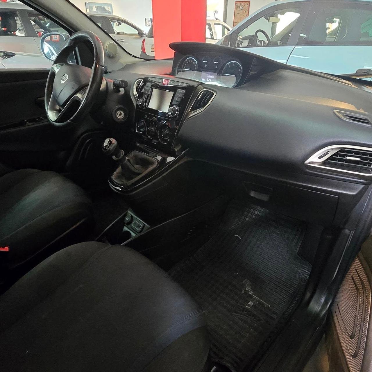 Lancia Ypsilon 1.2 69 CV 5 porte S&S Gold