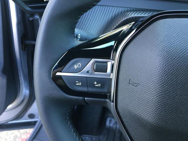 Peugeot 2008 PureTech 100 Allure NAVI+CAMERA 360°+KEYLESS