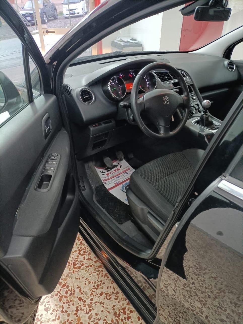 Peugeot 5008 2.0 HDi 150CV Allure